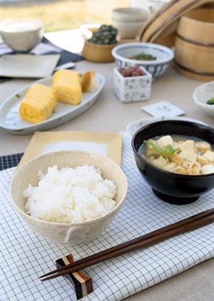 お菓子食べ放題で楽しい事務所が魅力